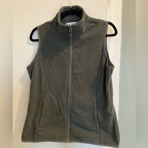 Amazon Essentials Women’s Classic Fit Sleeveless Polar Soft Fleece Vest